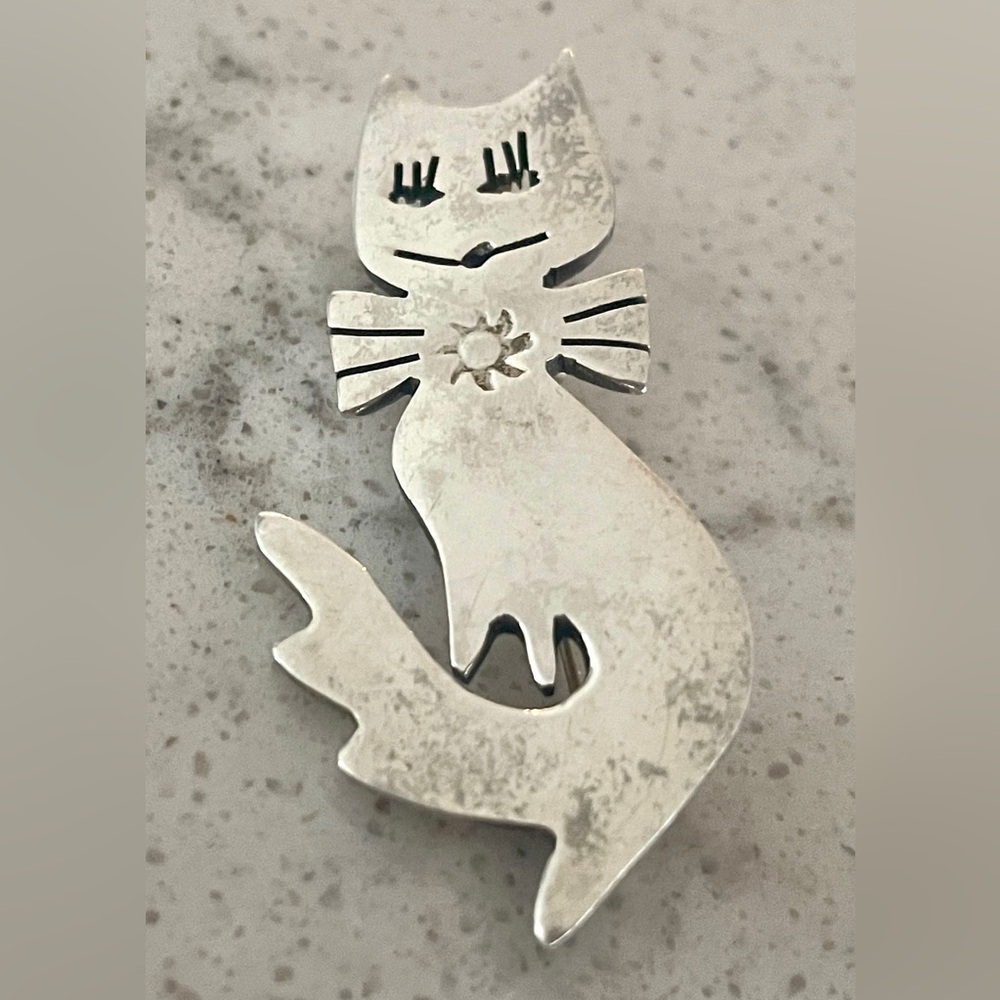 Playful Solid Sterling Silver 925 Cat Pin with Cutout Detail. Very desirable…